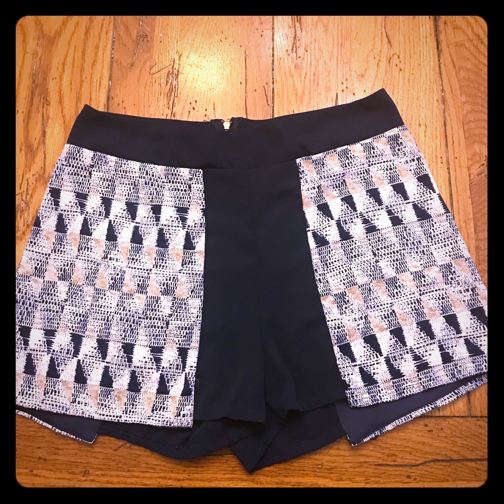 Paper Crane shorts size small